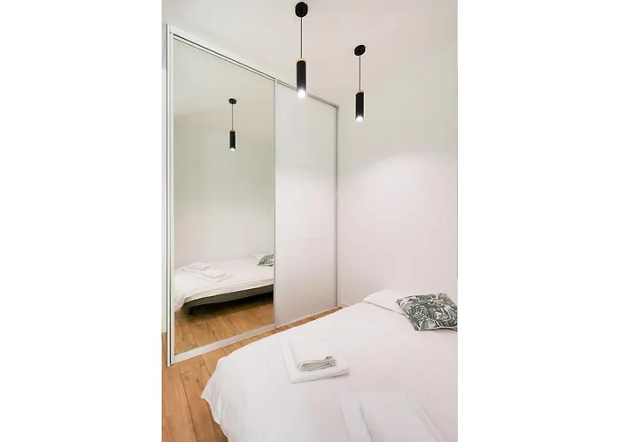 Chlodna Square By Bookinghost Apartman