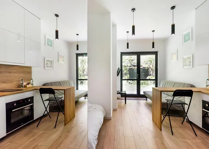 Apartman Chlodna Square By Bookinghost