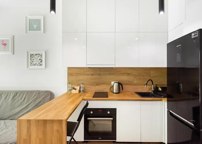 Apartman Chlodna Square By Bookinghost