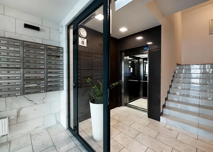 Apartman Chlodna Square By Bookinghost *