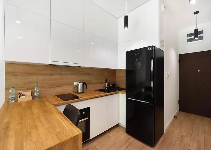 Chlodna Square By Bookinghost Varsó